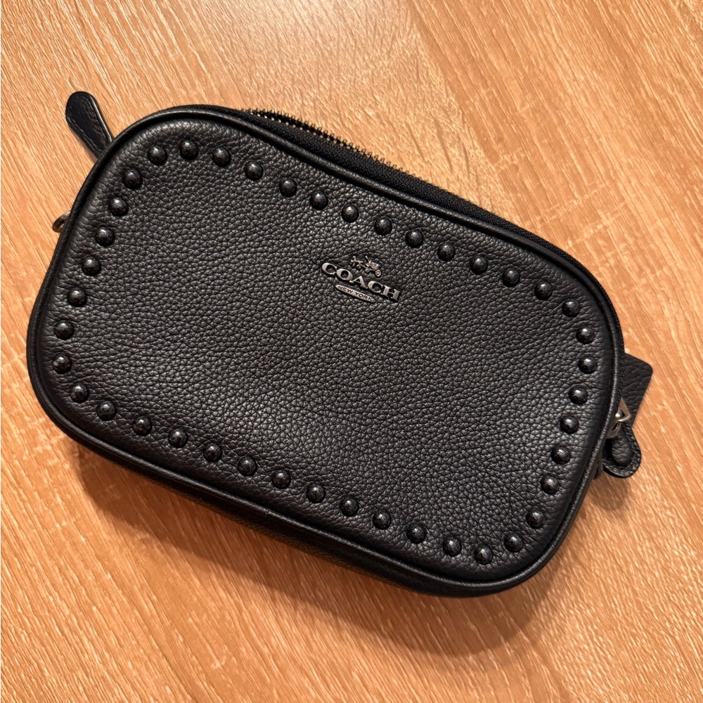 🖤💫SOLD💫🖤 Coach Black Pebbled Leather crossbody with Stud Accents